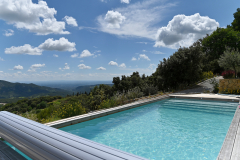 LA PISCINE ET LA VALLÉE